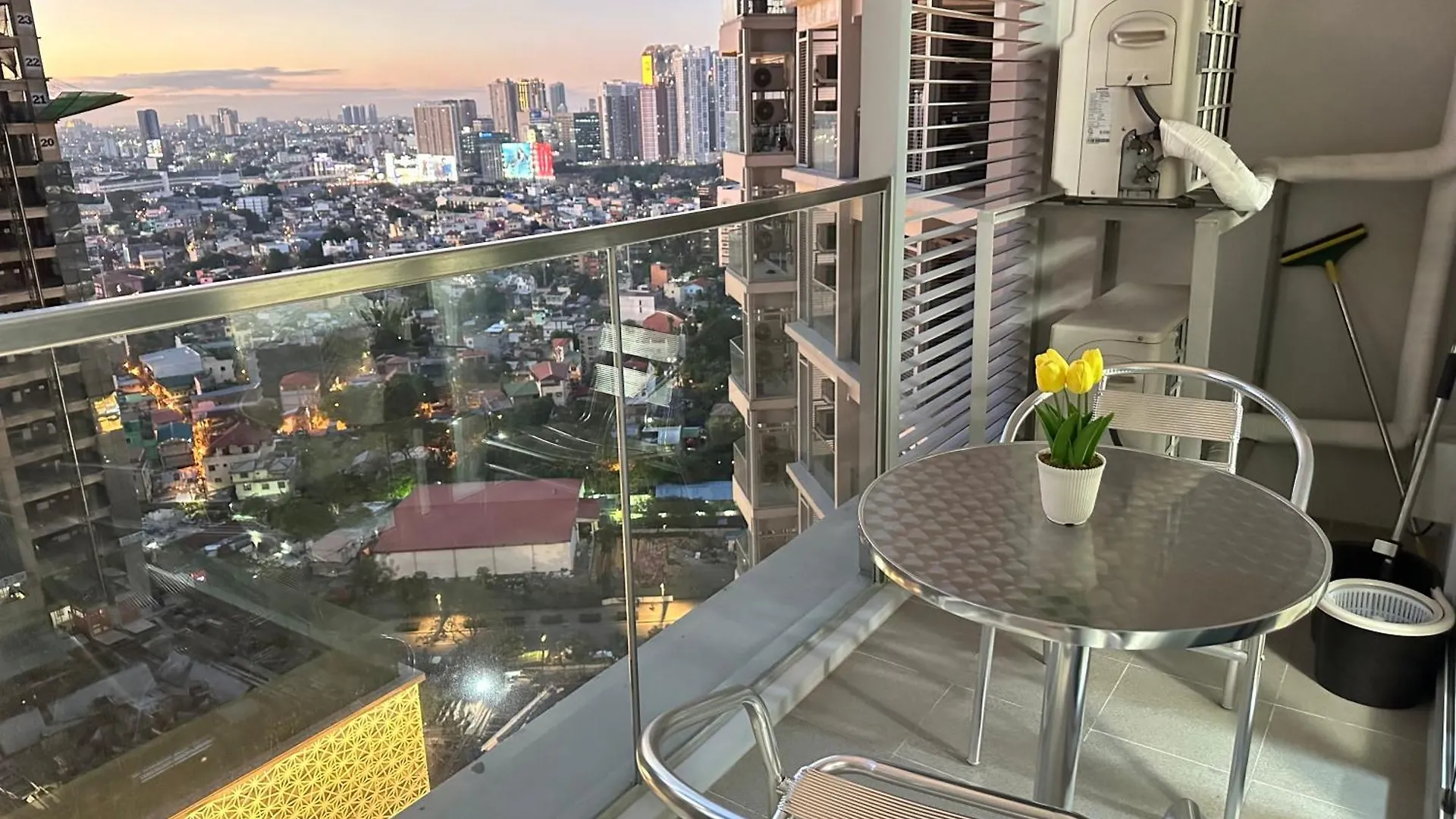 Apartment Ferienwohnung Relax And Unwind At Uptown Bgc Manila Philippinen