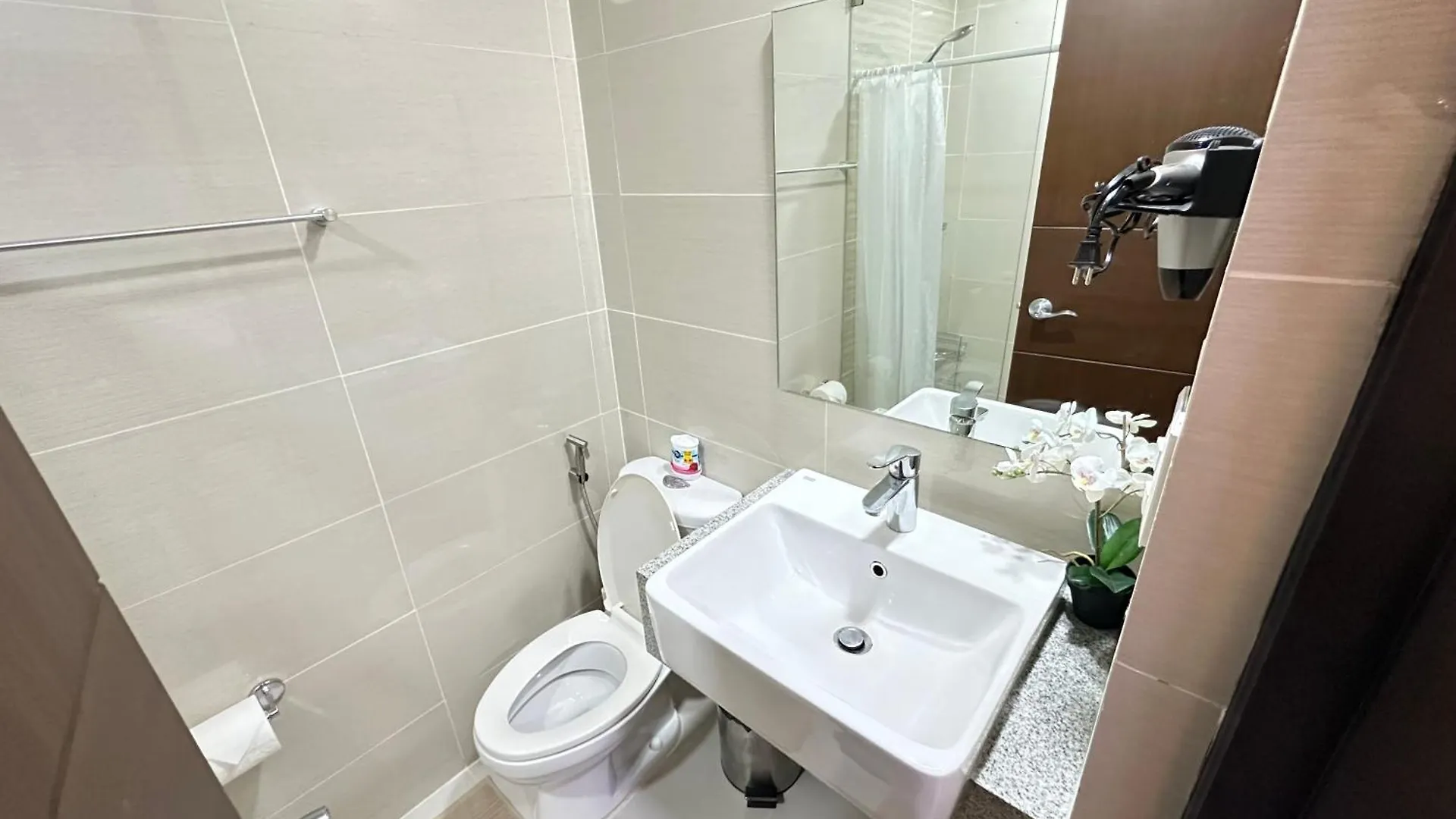 Relax And Unwind At Uptown Bgc Apartment Manila
